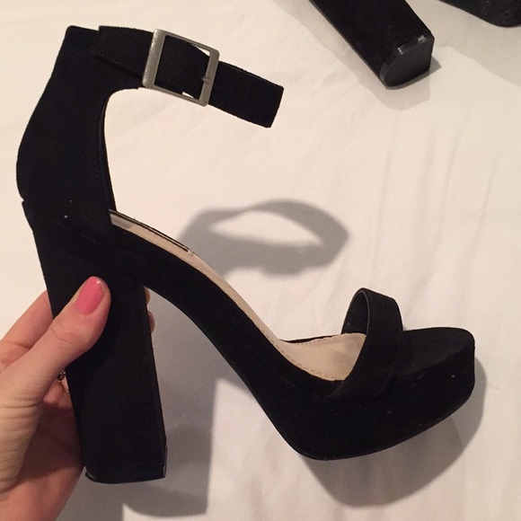 [SOLD] Forever 21 Platform chunky black high heels - Picture 1 of 7
